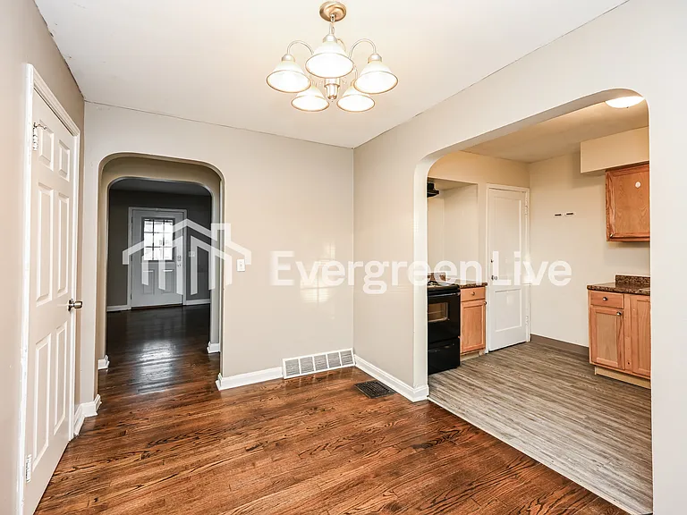 6951 Gloria Dr — Photo 5
