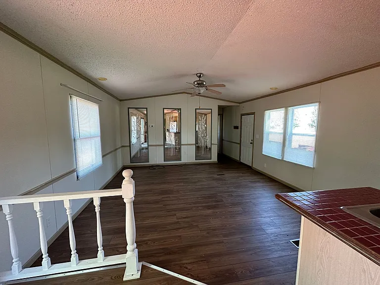 1112 S Broadway Ave — Photo 6