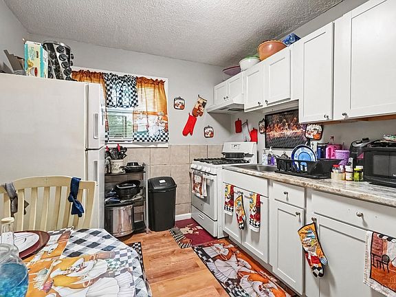 4th image of 3631 Washington Ave
