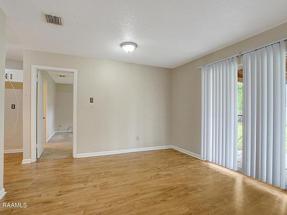 5th image of 104 Damon Dr