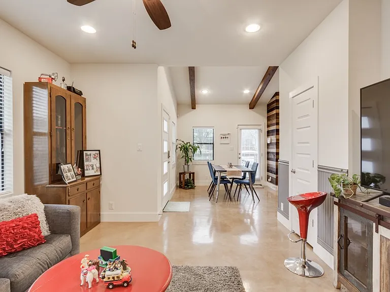 603 Burleson St — Photo 6