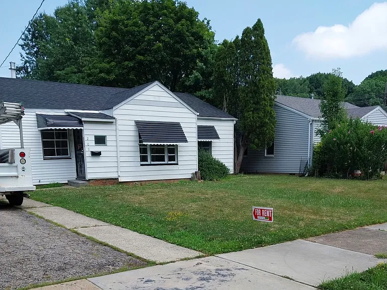 2091 N Green Rd — Photo 1