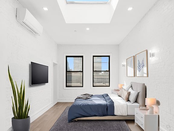 5th image of 410 W 47th St #Penthouse