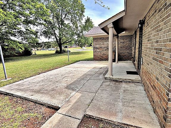 4th image of 102 Elm Ct NE