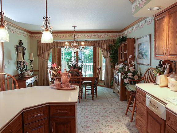 5th image of 100 Bristol Ct