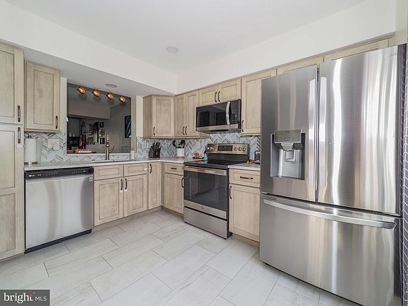 5th image of 3842 Angelton Ct