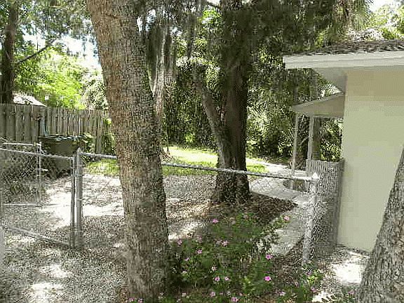 2nd image of 775 Siesta Dr