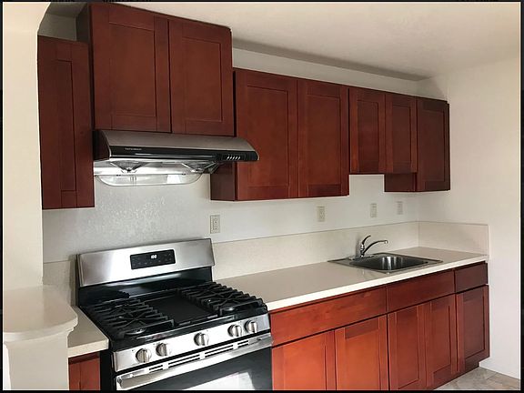 Kitchen with quartz counters