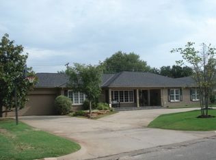1709 Drakestone Ave, Nichols Hills, OK 73120