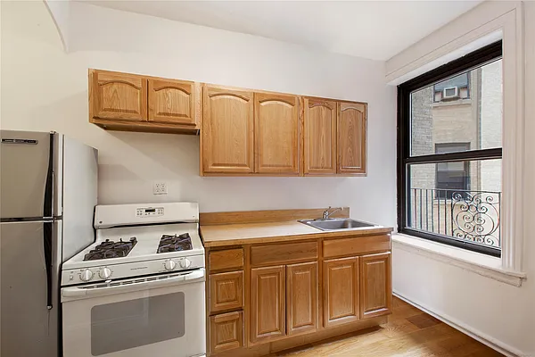 Sold by Douglas Elliman | media 14