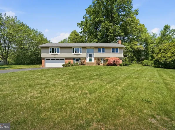 12106 Ruffin Dr, Fairfax, VA 22030