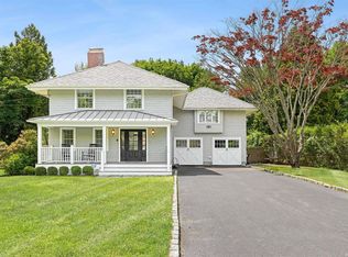 25 Woodland Ave, Westhampton Beach, NY 11978