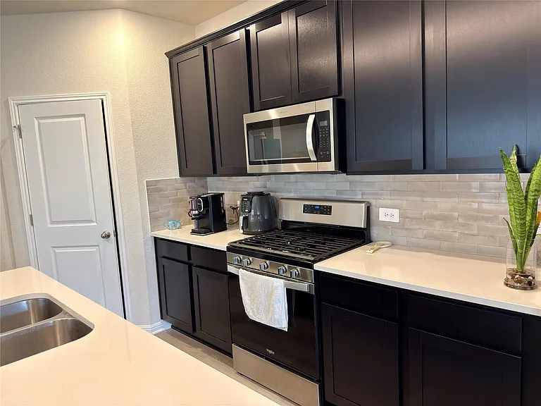 310 Fossil Dr — Photo 5
