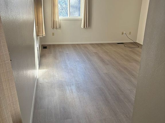 5th image of 101 W 2nd St #1