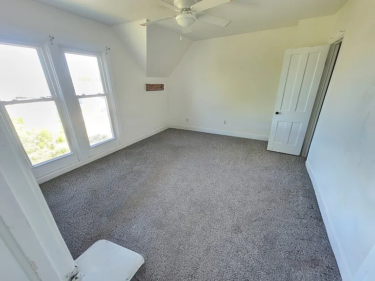 710 Maplewood Rd #1 — Photo 6