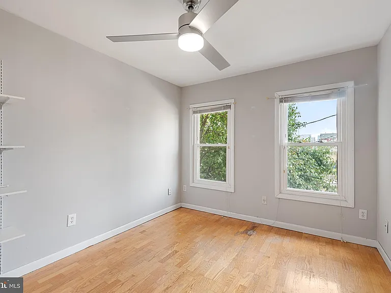 130 E Randall St — Photo 29