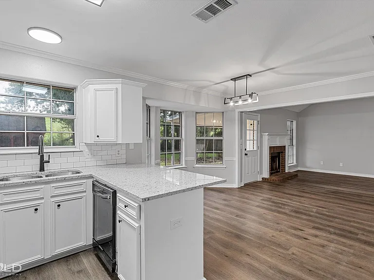6022 Summerville Ln — Photo 9