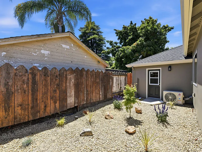 447 Alviso St — Photo 33