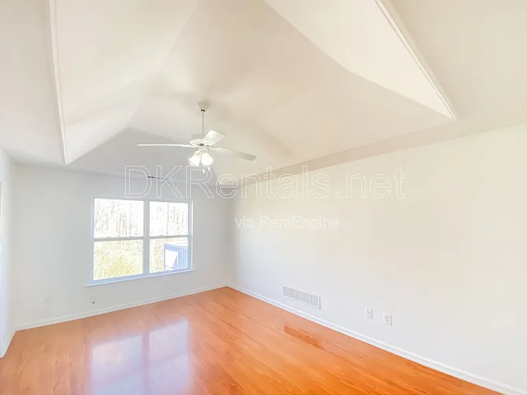 1068 S Gordon Rd SW — Photo 14