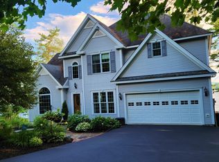 5 Rockingham Rd, Wolfeboro, NH 03894