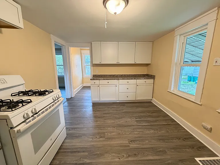 125 Edison Ave — Photo 17