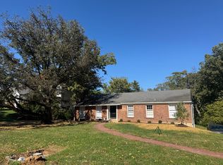 721 Laurel Oak Dr, Saint Louis, MO 63131