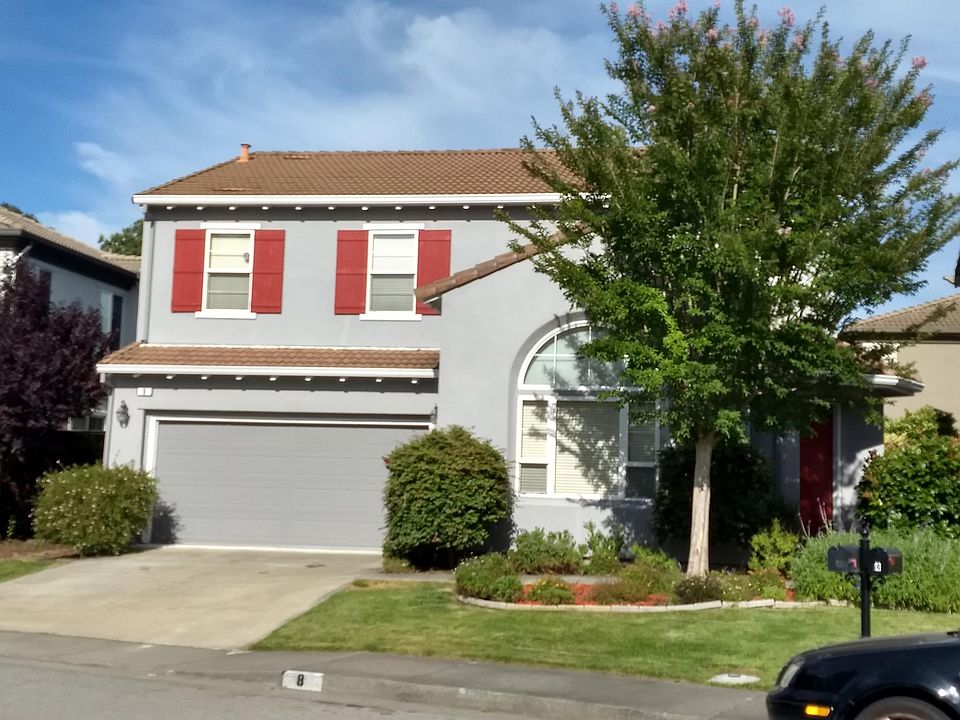 1st image of 8 Sunny Cove Dr
