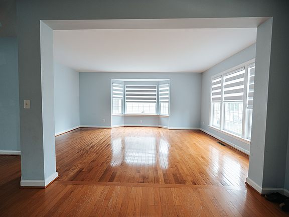 5th image of 1832 Woods Edge Dr NE
