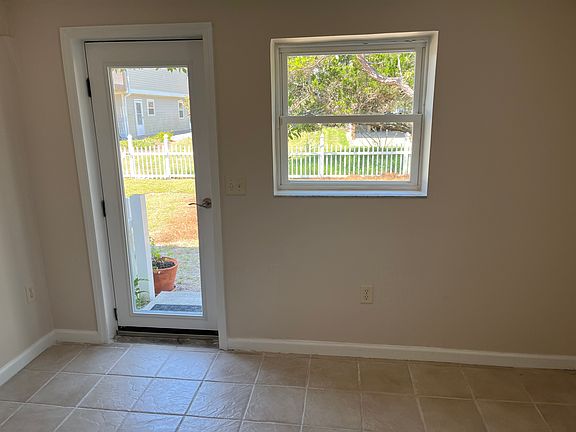 5th image of 927 N Fletcher Ave #B