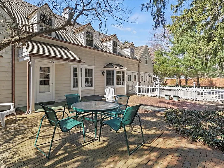 87 Piping Rock Rd #1 — Photo 12