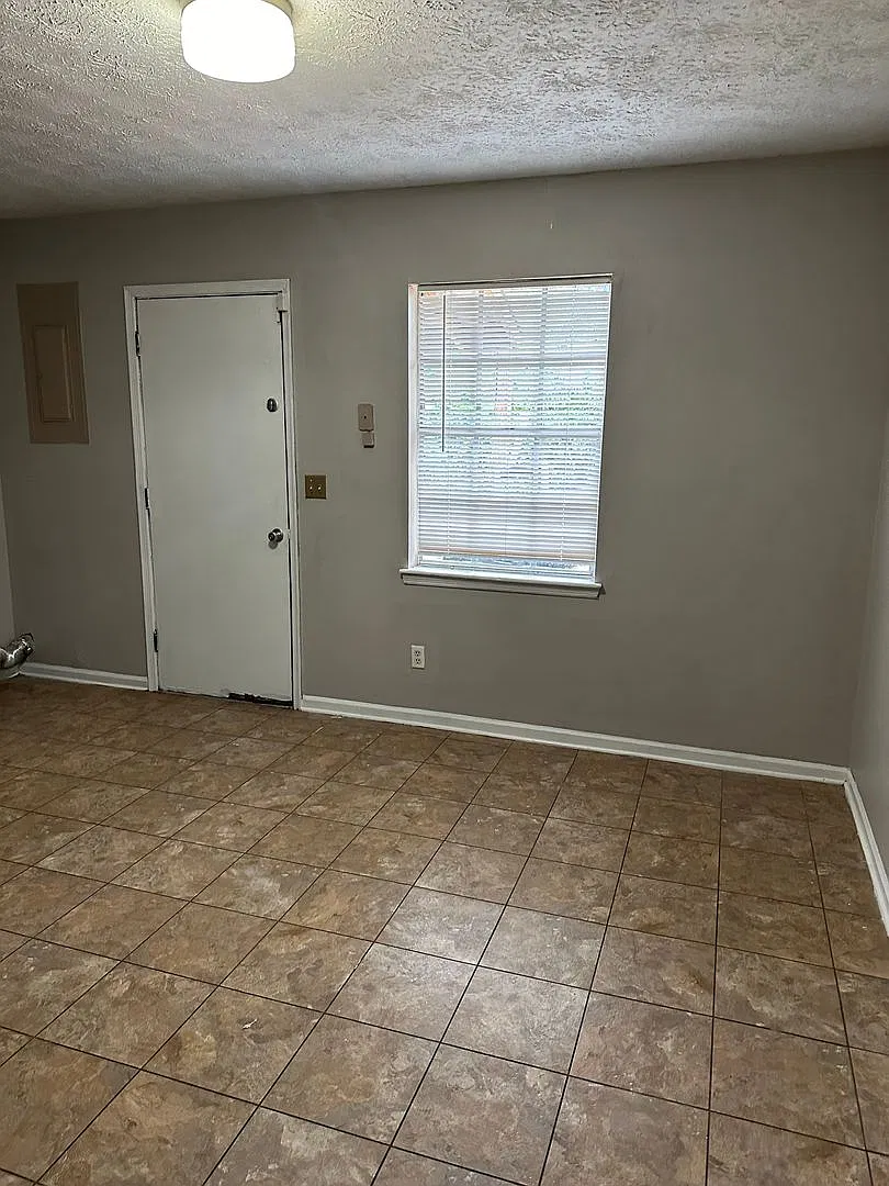 929 Live Oak Drive — Photo 4