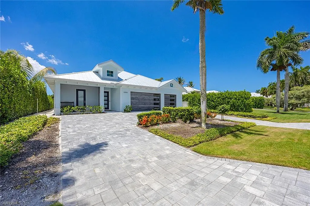 4 bed, 3.5 bath, 3047 sqft, $25,000 — Photo 2