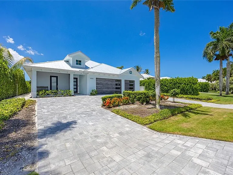 1232 Royal Palm Dr — Photo 2