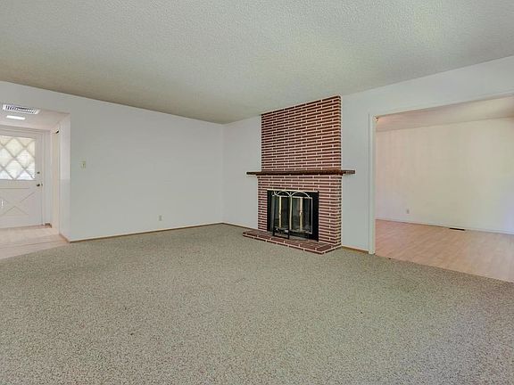 4th image of 1150 Park Cir