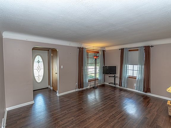 4th image of 5279 W 54th St