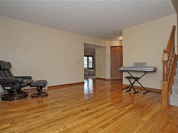 4th image of 1038 Millbury Dr