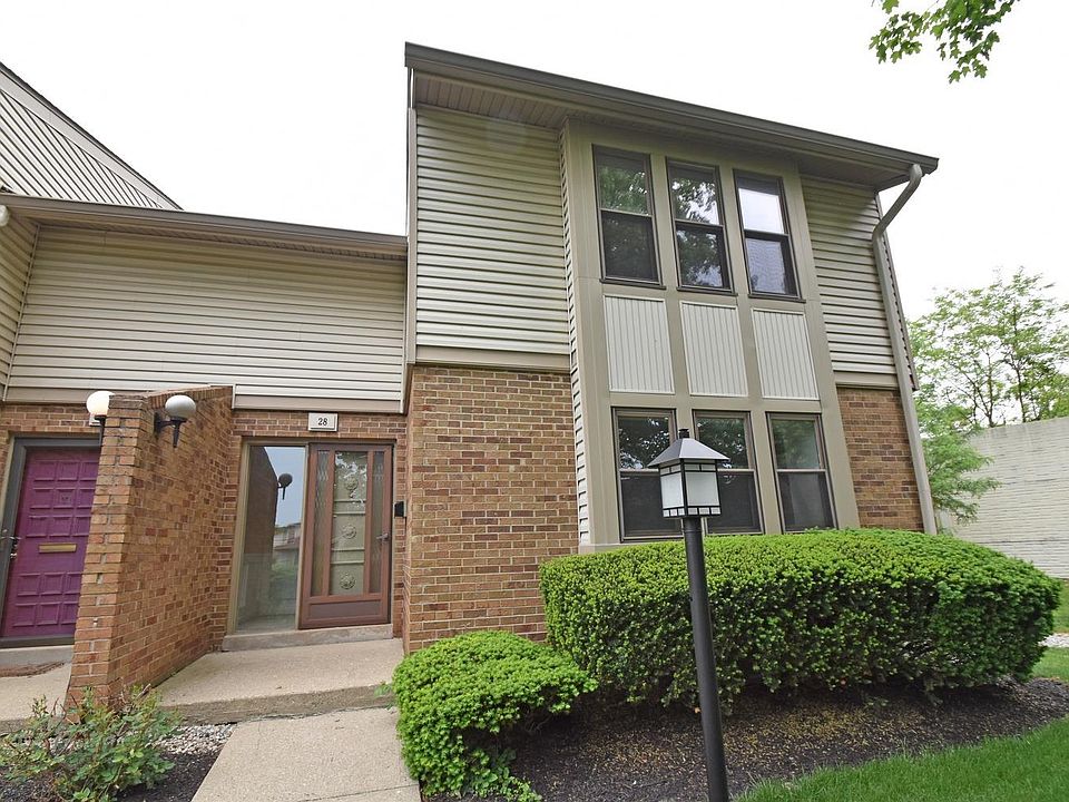 1st image of 28 Woodcrest Dr