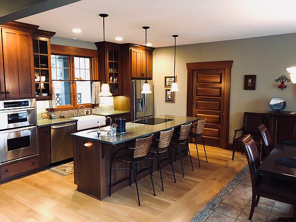 Kitchen w/Farmhouse Sink
