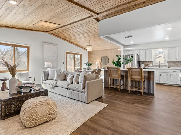 104 Belmont Rd, Apple Valley, MN 55124