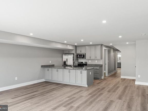 3rd image of 650 W 11th St Ste A