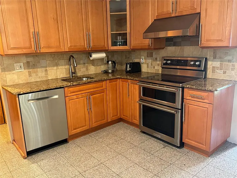 26 Center Ave — Photo 8