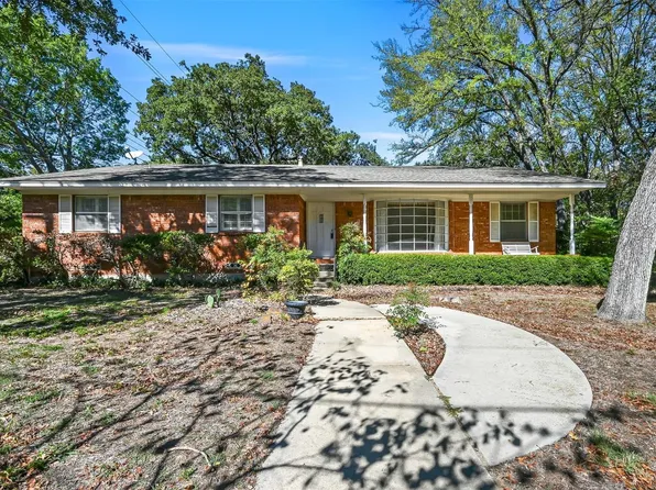 2109 Emerson Ln, Denton, TX 76209