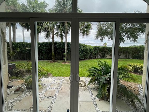 3rd image of 6523 Vio Regina #30