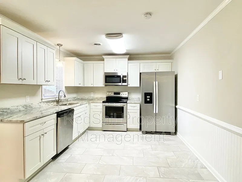 3 bed, 2.0 bath, 1381 sqft, $2,195 — Photo 4