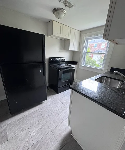 410 Maple Ln — Photo 4