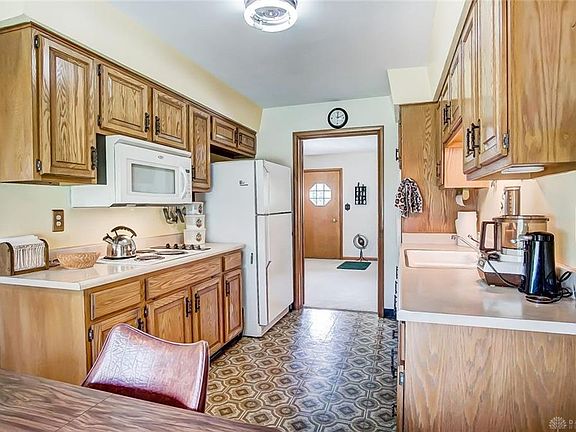 4th image of 515 E Pease Ave