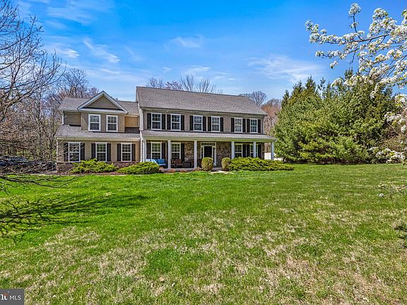 2nd image of 827 Oak Tree Rd