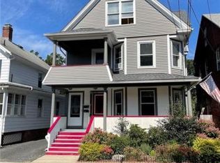 39 Grove St, Windsor Locks, CT 06096