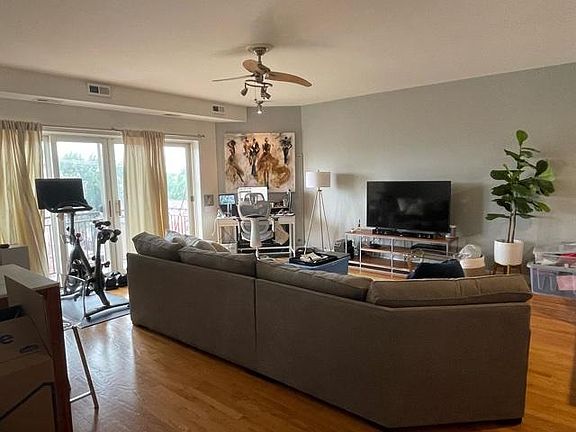 3rd image of 2158 W Grand Ave Floor 4