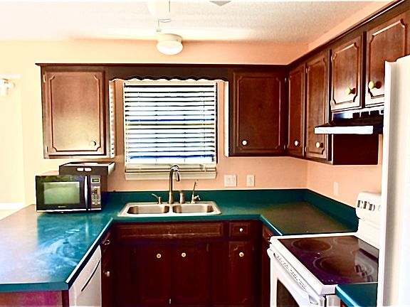 4th image of 813 Southwoods Dr
